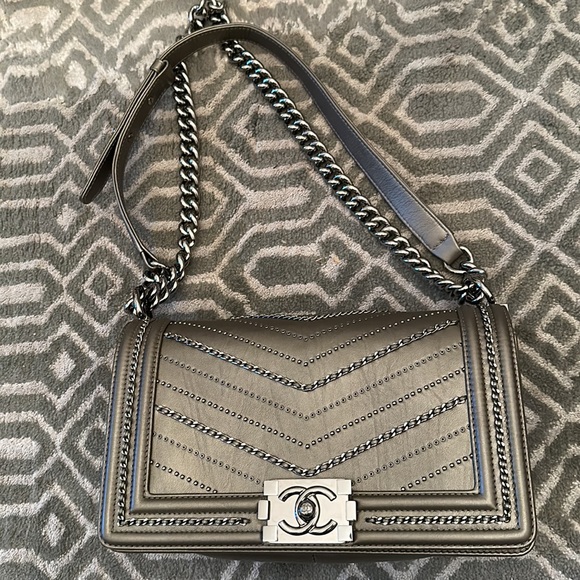 Chanel medium boy bag chain detail